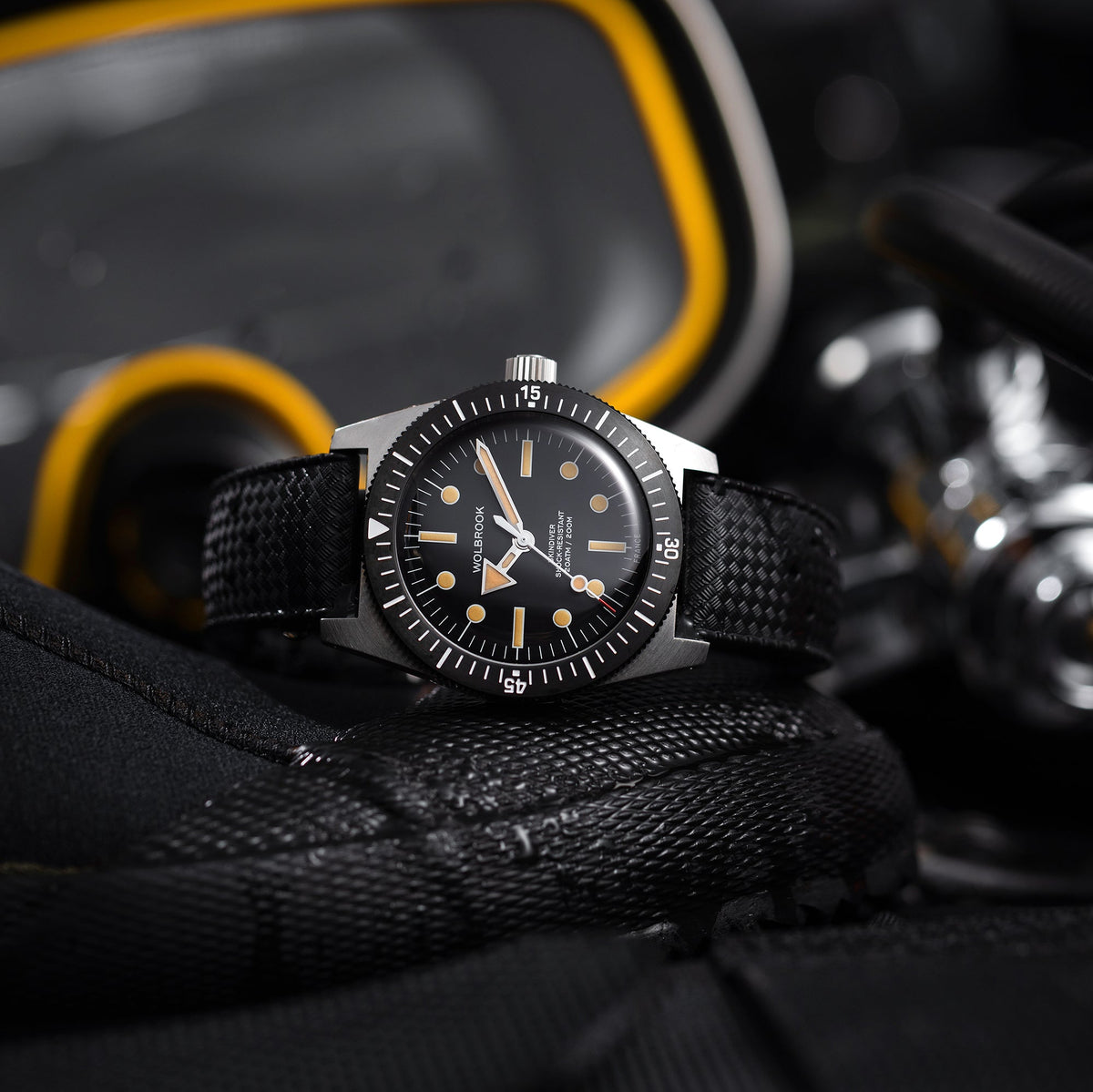 Skindiver Automatic Dive Watch - 38 mm - Old Radium Lume - Black "Tropic" Rubber Strap