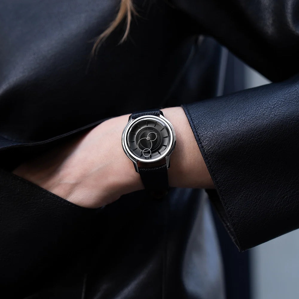 La Pièce n°2 - Black - Leather strap - Grained Black