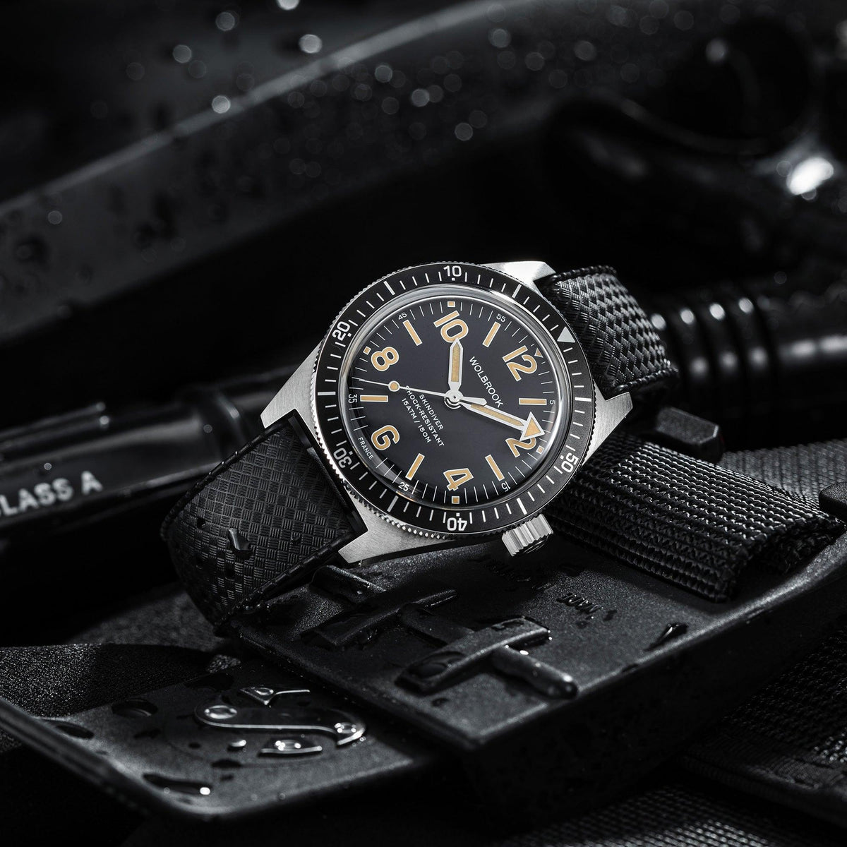 Skindiver Automatic Watch - Vintage Lum & Black Dial - Green Rubber Strap