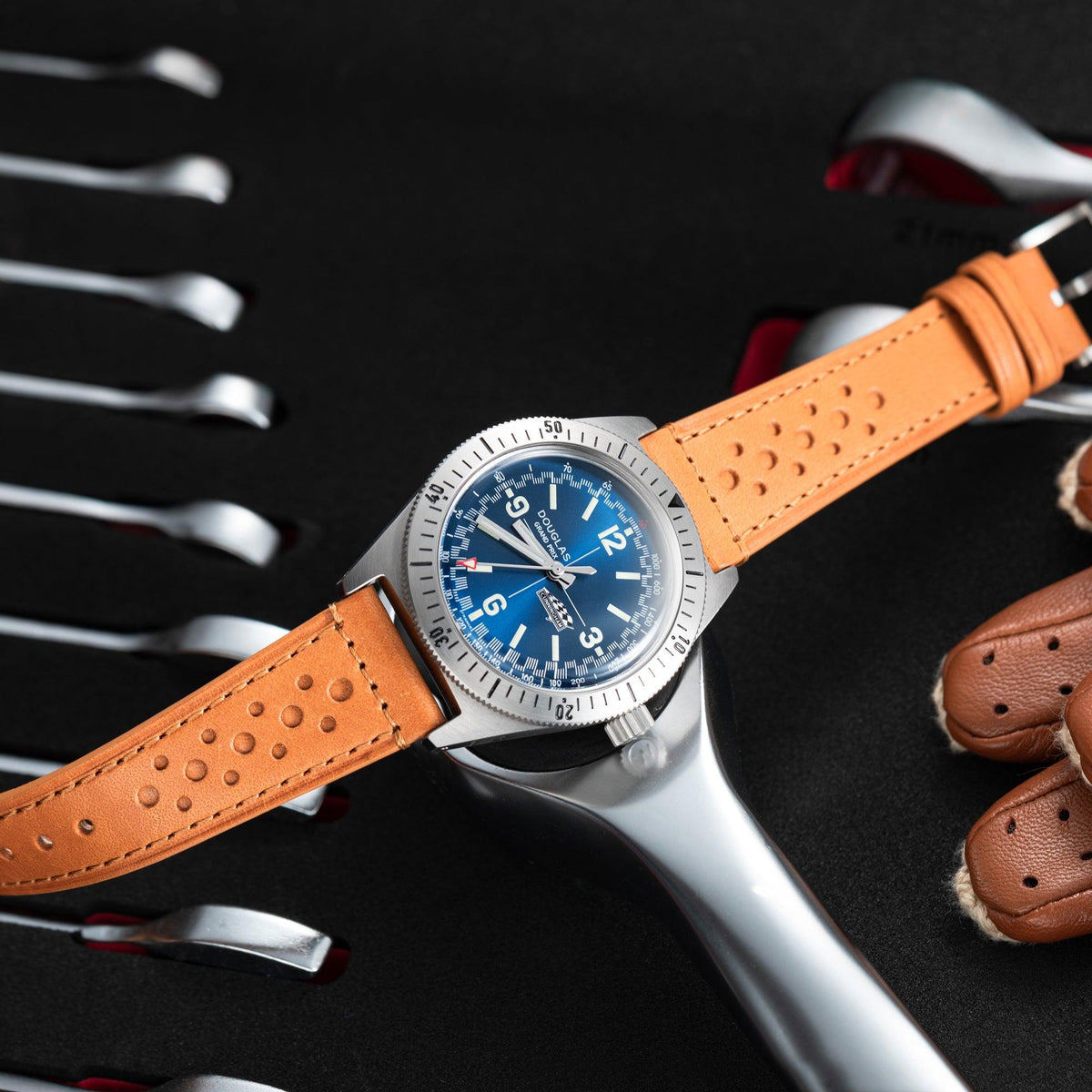 Douglas Grand Prix Professional Racing Watch – Cunningham C4-R 1952 Limited Edition - Camel Rally Leather Strap